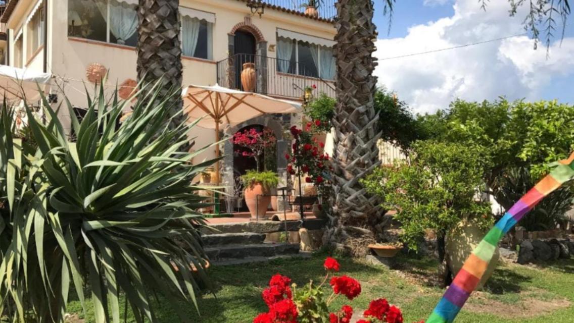 Bed and Breakfast La Capanna Di Giuseppe E Maria Taormina Exterior foto